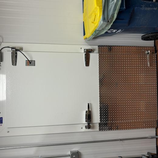 Door to Freezer Door to Freezer